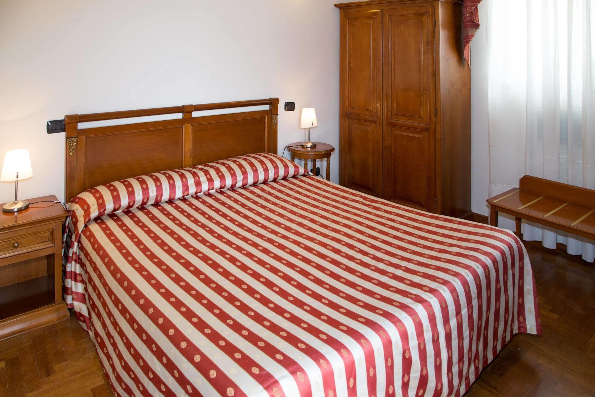 Residence Acropoli Сиракуза Екстериор снимка